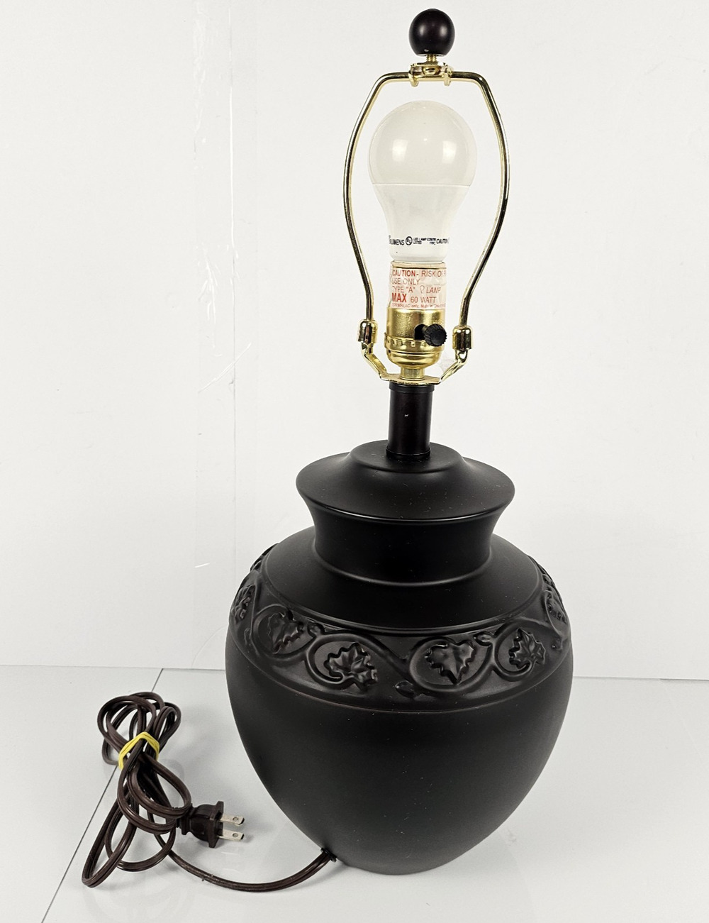 Vintage Black Matte Table Lamp Leaf Scroll Design Metal Base Accent Lamp Tested